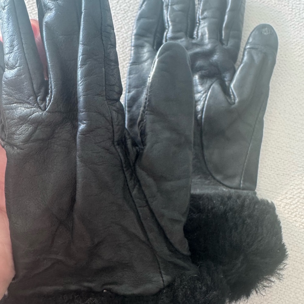 UGG leather gloves
